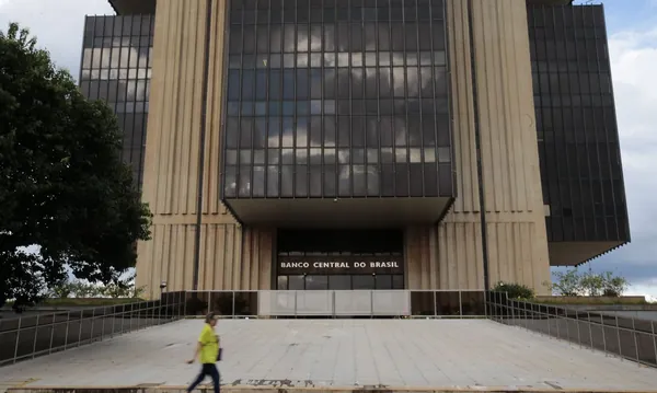 ECONOMIA: Mercado financeiro aumenta projeção da inflação para 3,43%