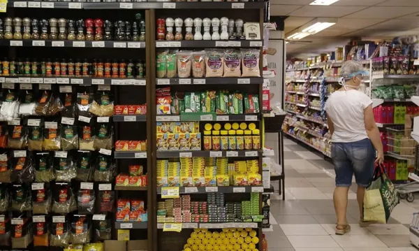 ECONOMIA II: Setor de supermercados fatura 554 bilhões em 2020