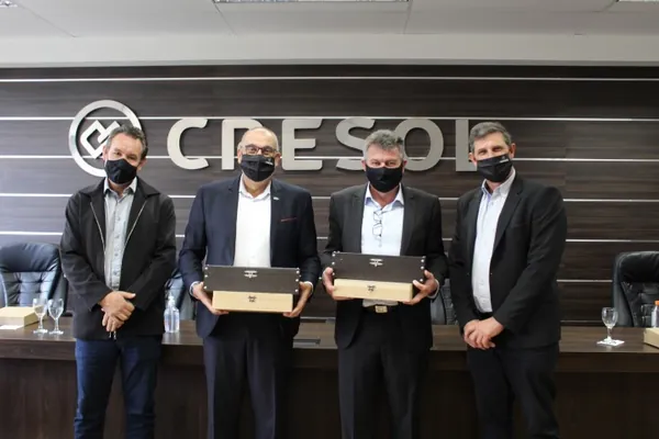 CRESOL UNIÃO DOS VALES: Presidente e vice-presidente da Central visitam cooperativa, que completou 19 anos 