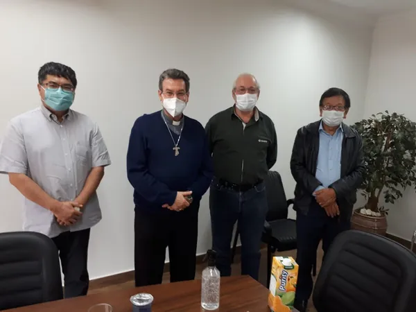 COCAMAR: Arcebispo de Maringá visita a cooperativa