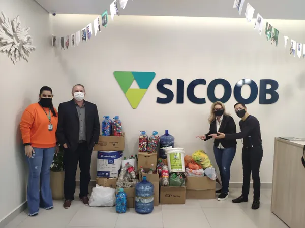 SICOOB TRÊS FRONTEIRAS: Lacres e tampinhas são revertidos em compra de cadeira de rodas e de banho