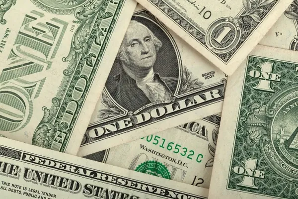 CÂMBIO: Dólar zera perdas do ano e fecha a R$ 5,20