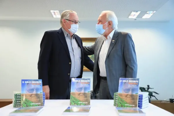 PUBLICAÇÃO: Estado recebe doação de 500 livros sobre plantio direto para os cursos de Agronomia