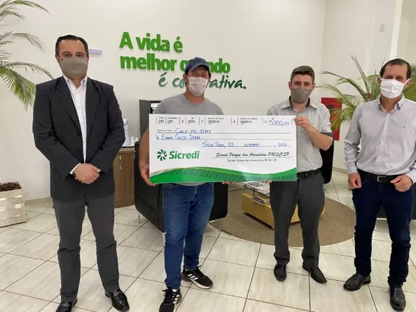 SICREDI PARQUE DAS ARAUCÁRIAS: Associado de Treze Tílias (SC) é sorteado na campanha de poupança