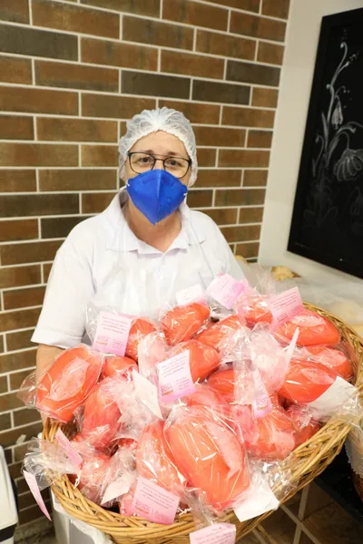 COPACOL: Supermercados entregam pão rosa aos clientes