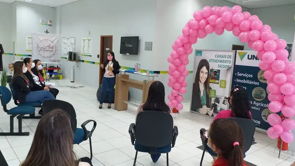 SICOOB METROPOLITANO: Cooperativa promove encontro com cooperadas para falar sobre Outubro Rosa