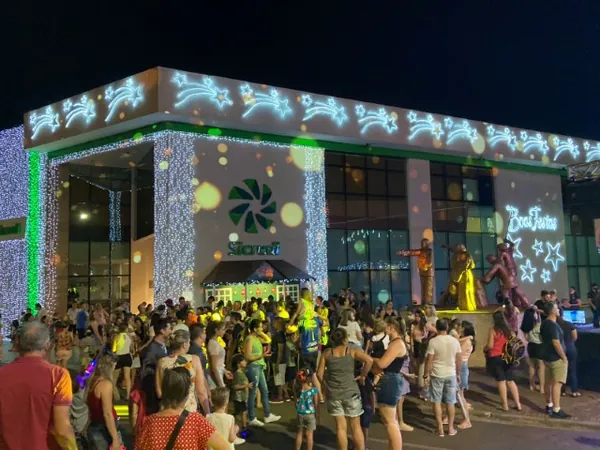 SICREDI FRONTEIRAS: Realizado evento para acendimento de luzes da agência de Capanema