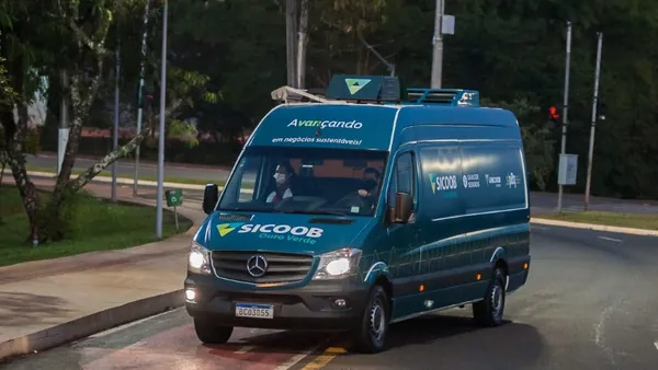 SICOOB OURO VERDE: Com agência móvel, cooperativa visita MEIs oferecendo educação financeira
