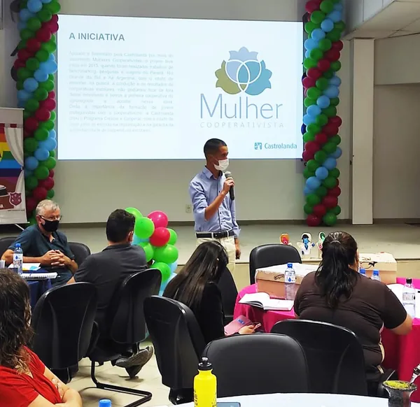 CASTROLANDA: Programa de cooperativas escolares é apresentado em Encontro de Formação de Professores do RS