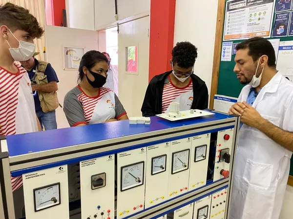 COCAMAR: Rally foi conhecer Escola técnica de Assaí (PR) que capacita filhos de produtores