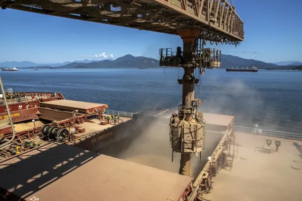 COMÉRCIO EXTERIOR: Exportações do complexo soja pelo Porto de Paranaguá crescem 25% no 1º trimestre