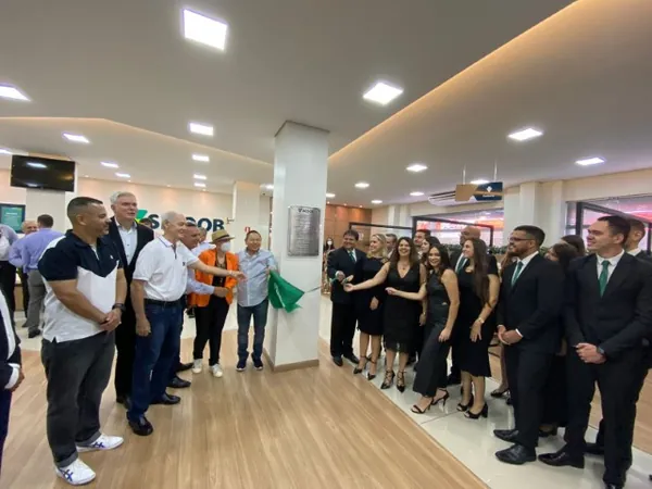 SICOOB METROPOLITANO: Duas agências são reinauguradas em Maringá