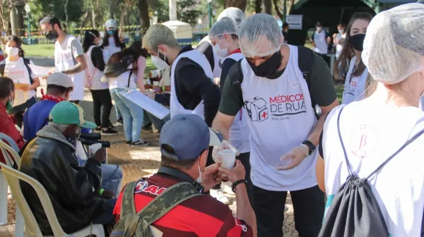 DIA C II: Unimed Ponta Grossa comemora Dia de Cooperar participando da sétima edição da ação Médicos de Rua