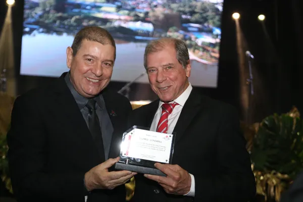 UNIMED LONDRINA: Cooperativa é homenageada pelo Iate Clube de Londrina