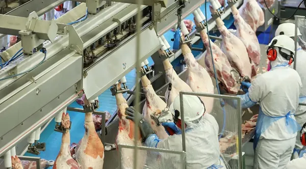 IBGE: Produção industrial avança 0,6% em julho, mas continua abaixo do patamar pré-pandemia