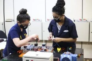 QUALIFICAÇÃO: Senai oferece mais de 10 mil vagas gratuitas em cursos