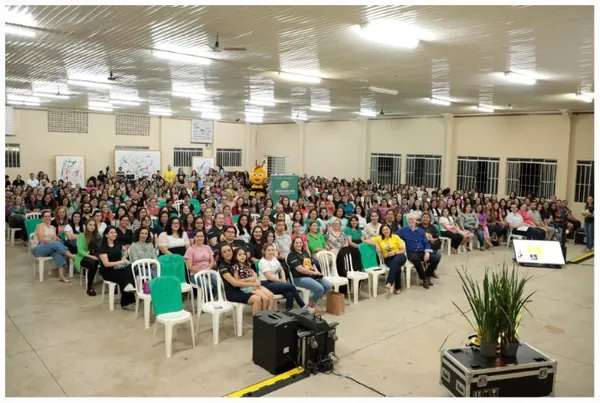 SICREDI VALE DO PIQUIRI: Cooperativa reúne pais e professores para palestra com Marcos Meier