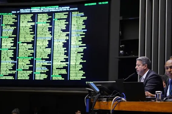 LEGISLATIVO II: Deputados vão prosseguir nesta quarta-feira votação da PEC da Transição