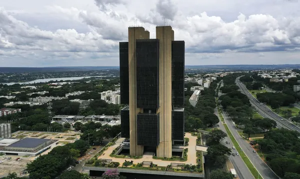 ECONOMIA: Copom mantém juros básicos em 13,75% ao ano