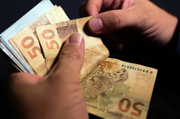 SALÁRIO: Mínimo vai a R$ 1.320; senadores defendem política permanente de valorização