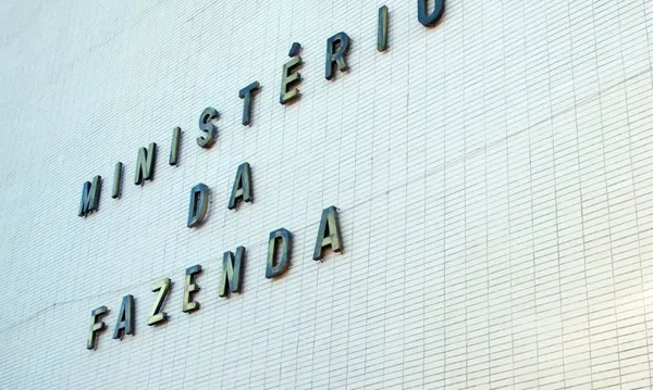 ECONOMIA I: Fazenda reduz previsão oficial de crescimento do PIB para 1,61%