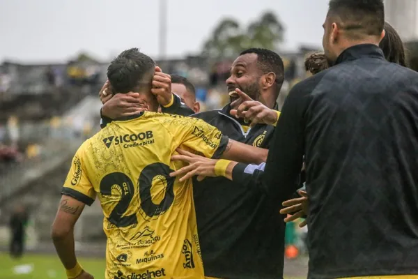 SICOOB CREDICAPITAL: Na torcida pelo FC Cascavel