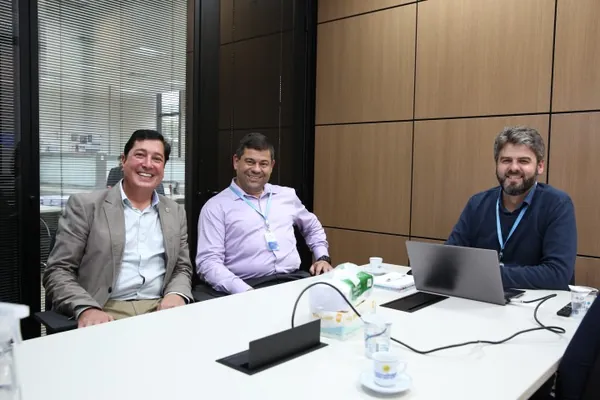VISITA: Presidente da Copinterv recebe informações sobre estrutura e programas do Sistema Ocepar