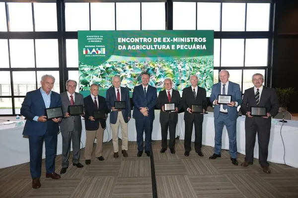 COOPERATIVISMO: Sistema OCB participa de encontro com ex-ministros da Agricultura