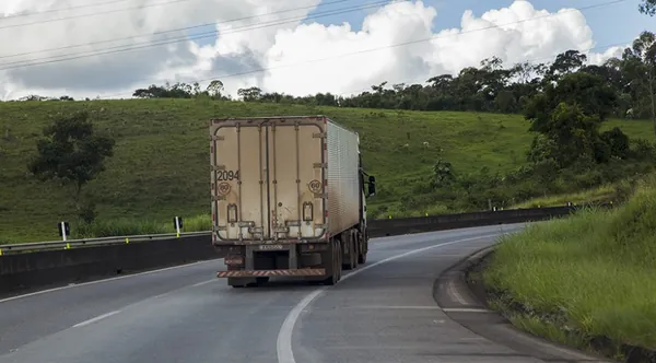 IBGE: Volume de serviços avança 0,9% em março e fecha primeiro trimestre com alta de 5,8%