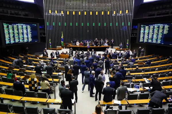 LEGISLATIVO: Câmara aprova texto-base do projeto do arcabouço fiscal; votação prossegue nesta quarta-feira