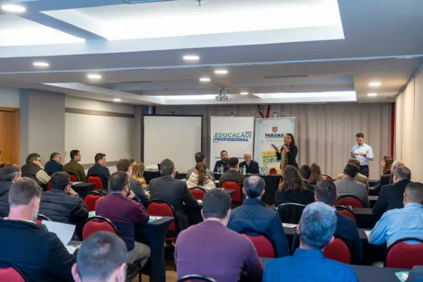EDUCAÇÃO: Profissionais do Sistema Ocepar participam de evento sobre reestruturação de matriz curricular voltada ao setor agropecuário