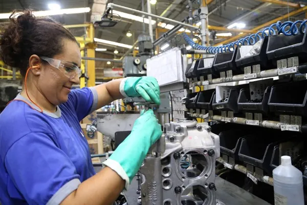 IBGE: Indústria do Paraná cresce 5,3% em maio de 2023, terceiro melhor resultado do País