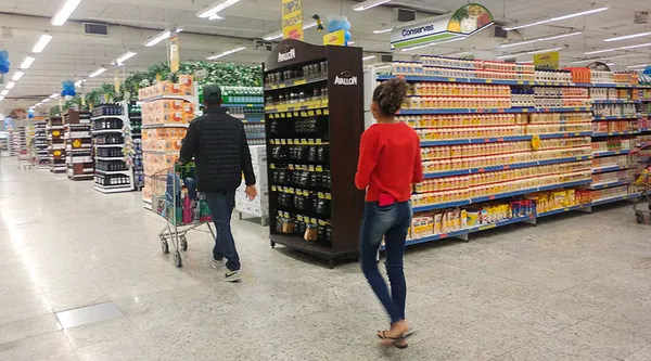 VAREJO: Volume de vendas no comércio recua 1% em maio