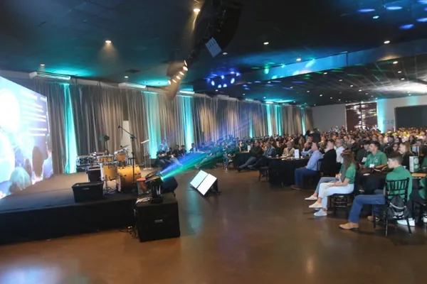 COOPERLÍDER JOVEM: Evento reúne centenas de jovens cooperativistas no Norte do Paraná