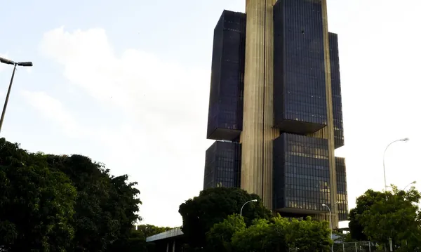 ECONOMIA: Copom inicia quinta reunião do ano sob expectativa de queda de juros