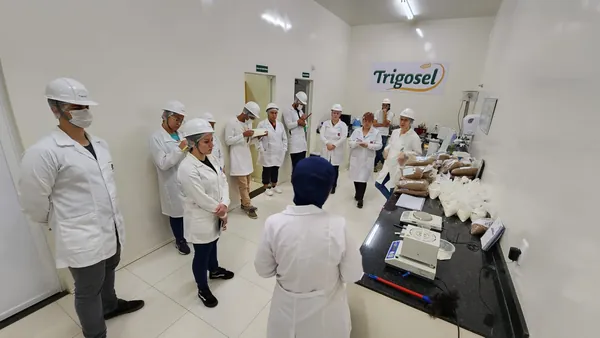 AGRO: Estudantes do Campus da UFFS de Laranjeiras do Sul conhecem Moinho da Coprossel