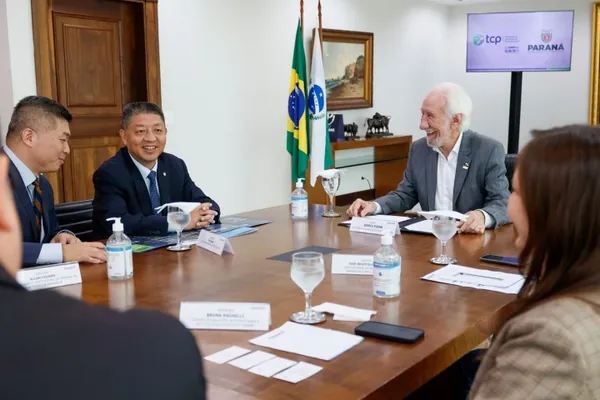 INVESTIMENTOS: Piana apresenta macroprojetos de infraestrutura do Paraná a grupo chinês