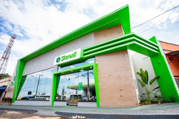 CRÉDITO: Sicredi reinaugura sua agência em São Sebastião da Amoreira (PR)