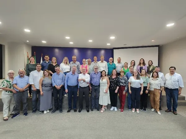 VISITA: Conselheiros da Sicredi Campos Gerais e Grande Curitiba PR/SP são recebidos na Casa do Cooperativismo Paranaense