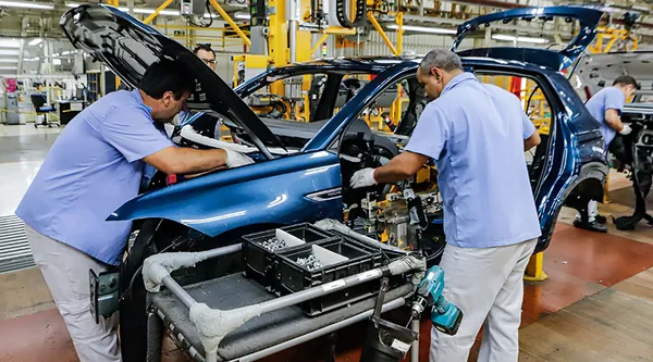 IBGE: Produção industrial recua 0,9% em maio, segundo mês seguido de queda