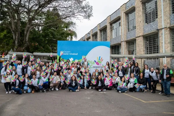 DIA C: Famílias carentes de Curitiba recebem atendimento gratuito de saúde, cultura e lazer no Dia de Cooperar