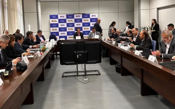 CNCOOP: Confederação Nacional das Cooperativas discute políticas públicas de trabalho em reunião do CNT