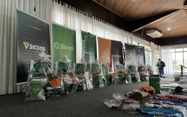 DIA C: Cooperativas de Pato Branco arrecadam mais de R$ 32 mil para entidades locais