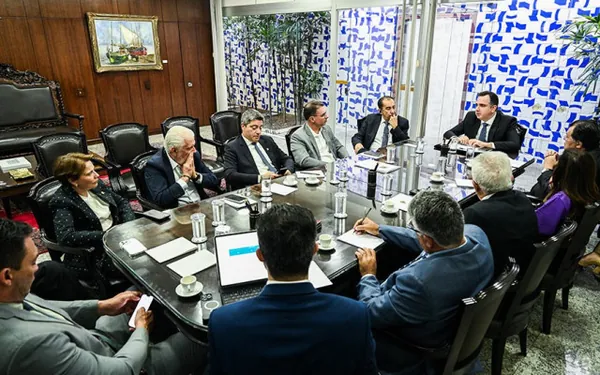 LEGISLATIVO I: Senadores defendem retirada de urgência de regulamentação da reforma tributária