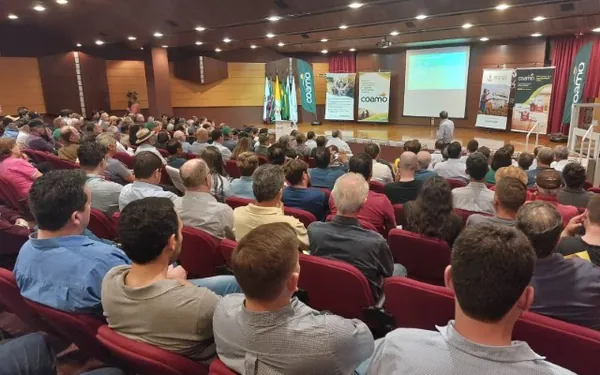 AGRO: Reuniões de Campo do 2º semestre reúnem centenas de cooperados da Coamo 