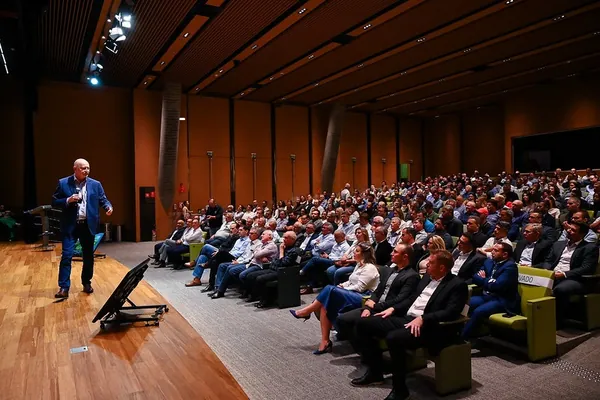 CRÉDITO: Mais de 3,3 mil associados participam de lançamento do Plano Safra, realizado pela Sicredi Dexis