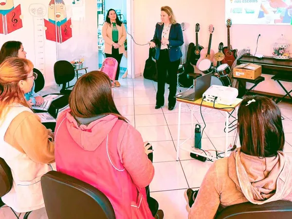 Jornada de Educação Financeira nas Escolas habilita instituição