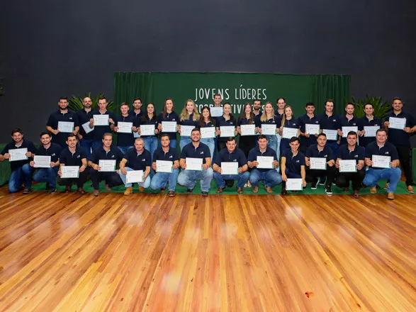 Trinta e cinco cooperados do Paraná e Santa Catarina concluíram a formação de jovens líderes