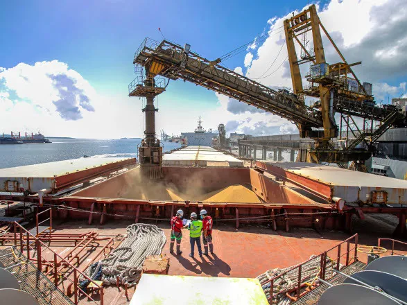 Exportação de soja pelos portos paranaenses cresce 4 vezes mais que a média nacional