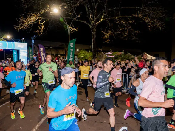 Corrida noturna da Unimed agita 1.800 atletas em Londrina